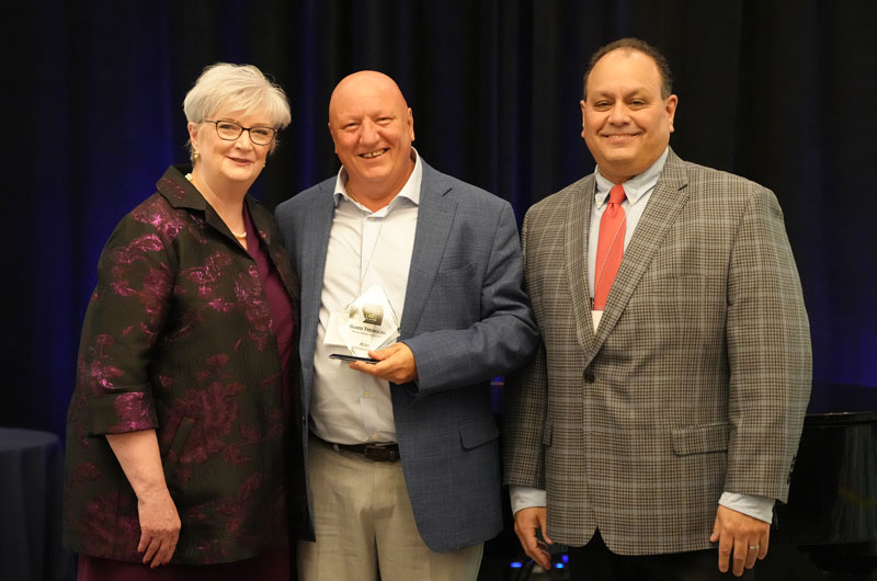 guido tremolini accepting plma hall of fame award